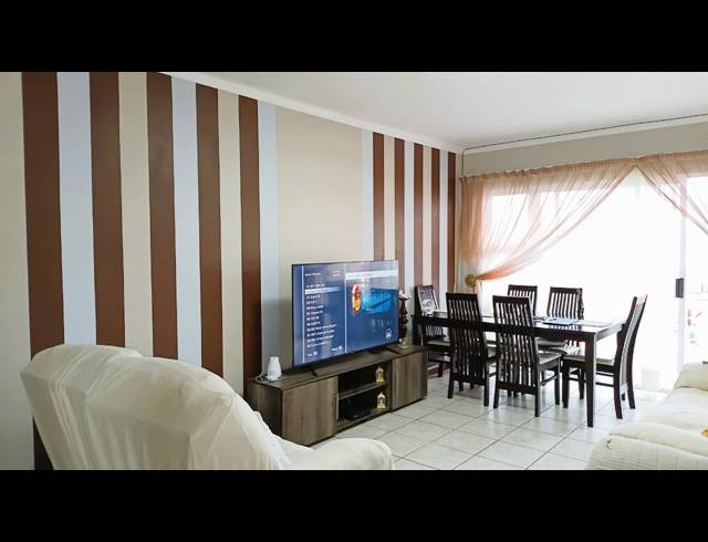 2 BEDROOM FLAT FOR SALE IN BLUFF